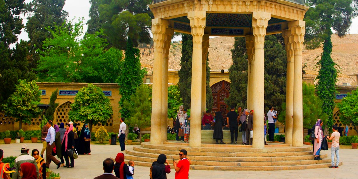 تصویری از ارامگاه حافظ