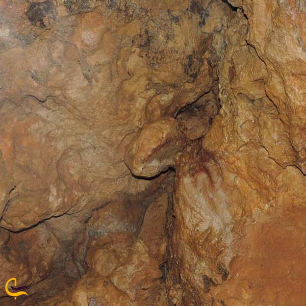 تصویری از دیوارهای غار پوستین دوز شیروان
