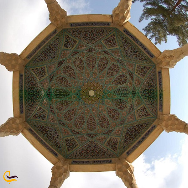 تصویری از معماری آرامگاه حافظ