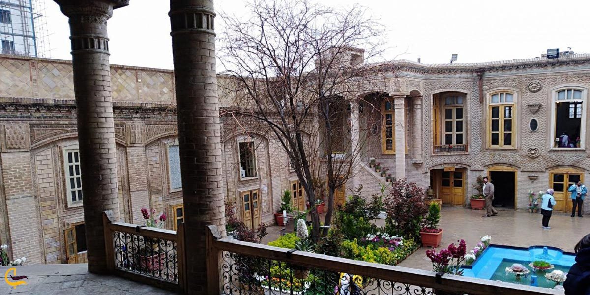 تصویری از ایوان حیاط خانه تاریخی اردکانی