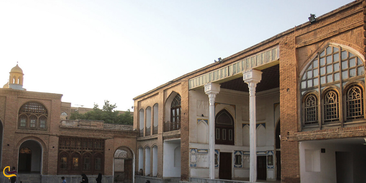 تصویری از حیاط خانه عمارت آصف وزیری