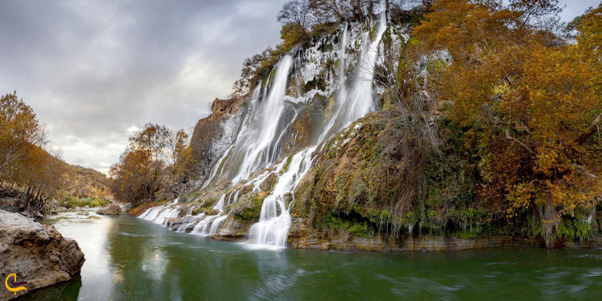 طبیعت زیبا و دلنشین آبشار بیشه برای ورزش یوگا