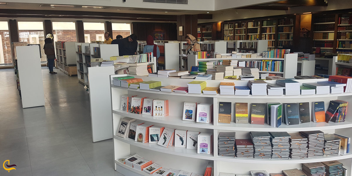 تصویری از کتاب فروشی پردیس