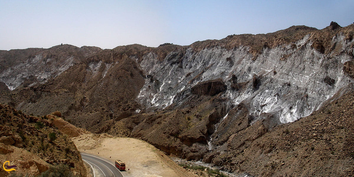 نمایی ازگنبد نمکی بورجان