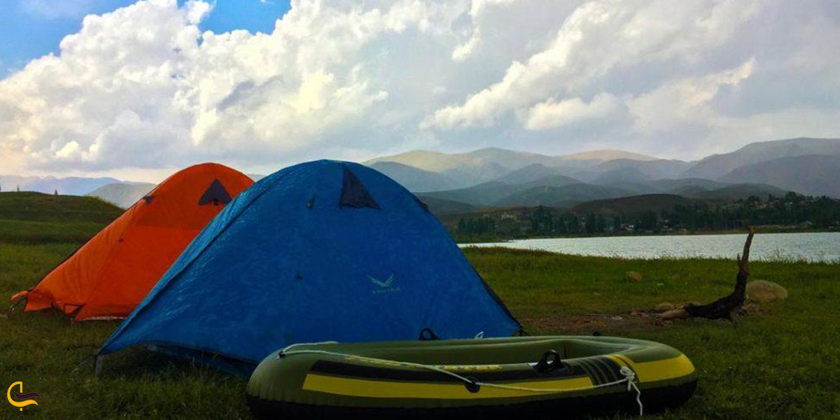 تصویری از کمپینگ در دریاچه سد ایلام