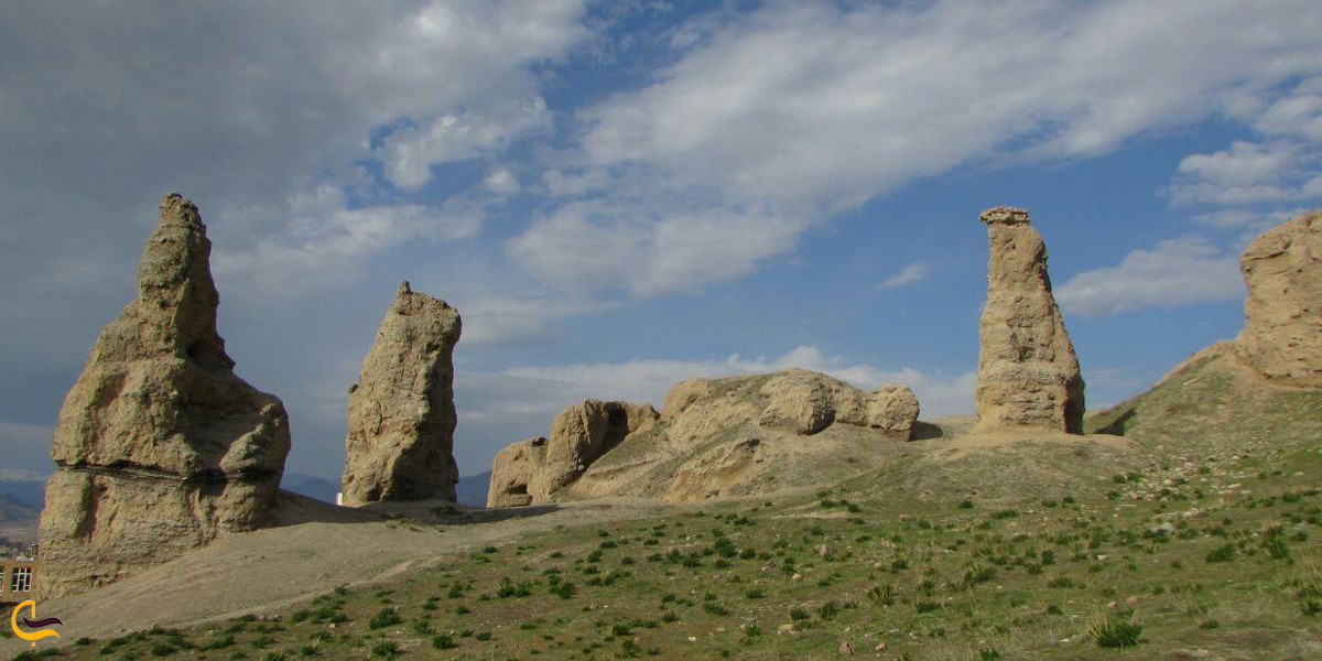 تصویری از قلعه مانداگاران