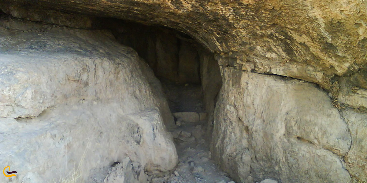 تصویری از غار های میانه