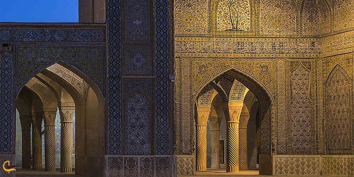 نمایی از ورودی مسجد وکیل