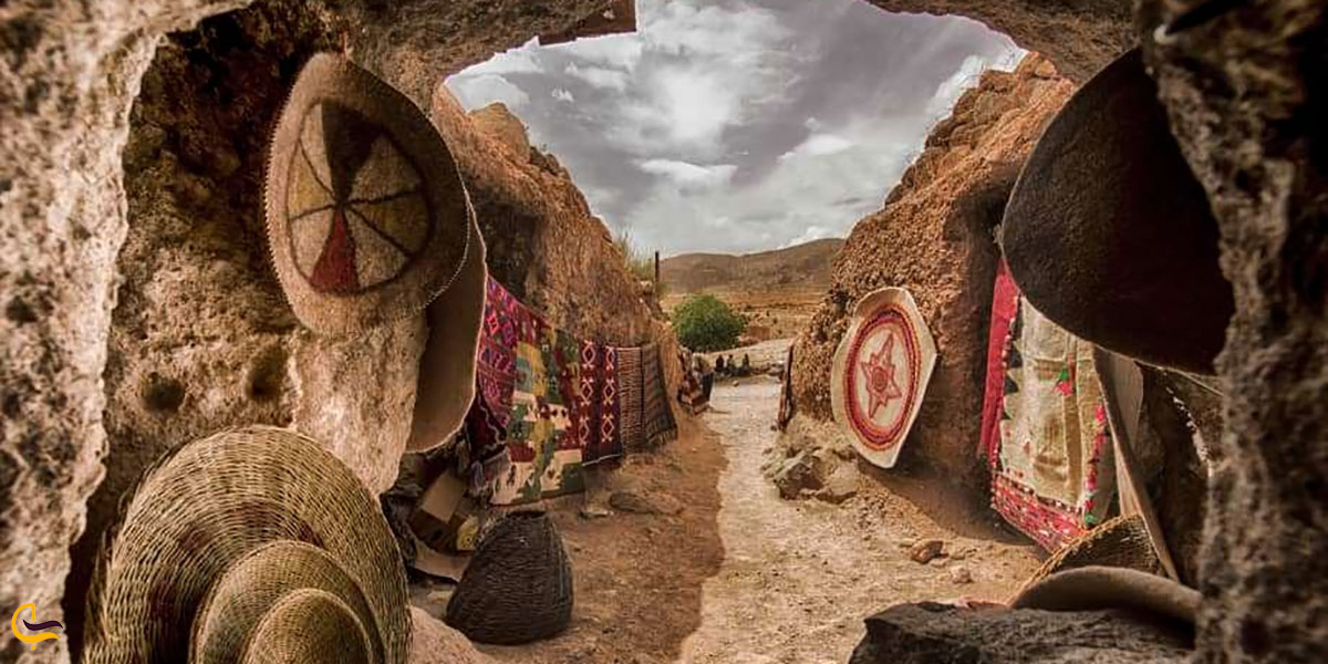 نمایی ازصنایع دستی روستای میمند