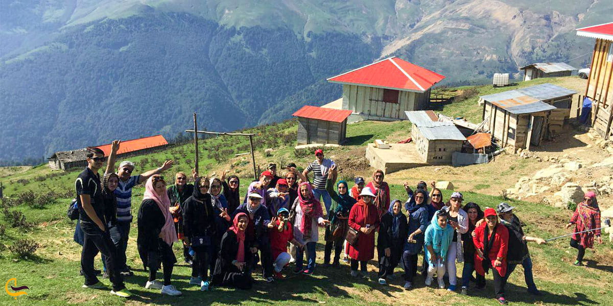 نمایی از پیادهروی در طبیعت اولسبلنگاه ماسال