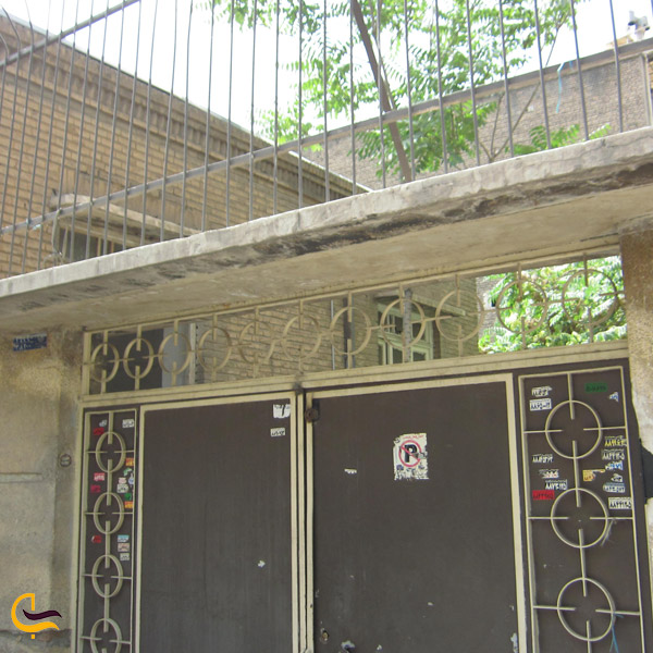 تصویری از در ورودی خانه ملک الشعرای بهار