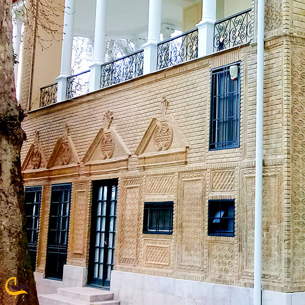 تصویر در ورودی کوشک احمدشاهی تهران