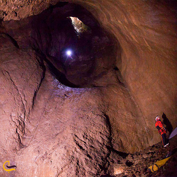 نمایی از داخل غار جوجار کرمانشاه