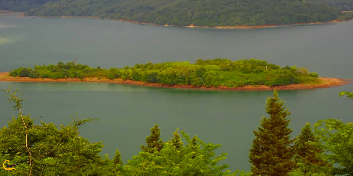 تصویری از دریاچه لفور