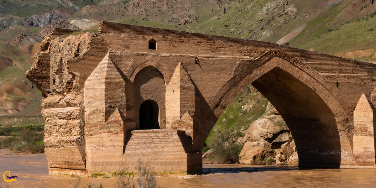 تصویری از پل تاریخی دختر