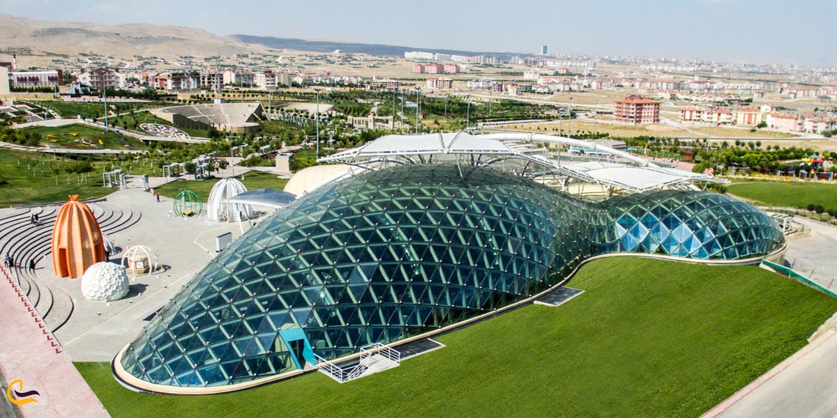 تصویری از باغ پروانه گرمسیری قونیه