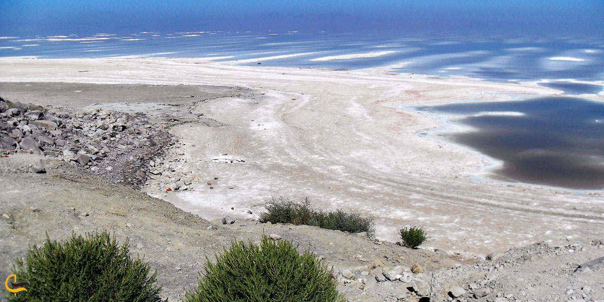 تصویری از ساحل دریاچه ارومیه