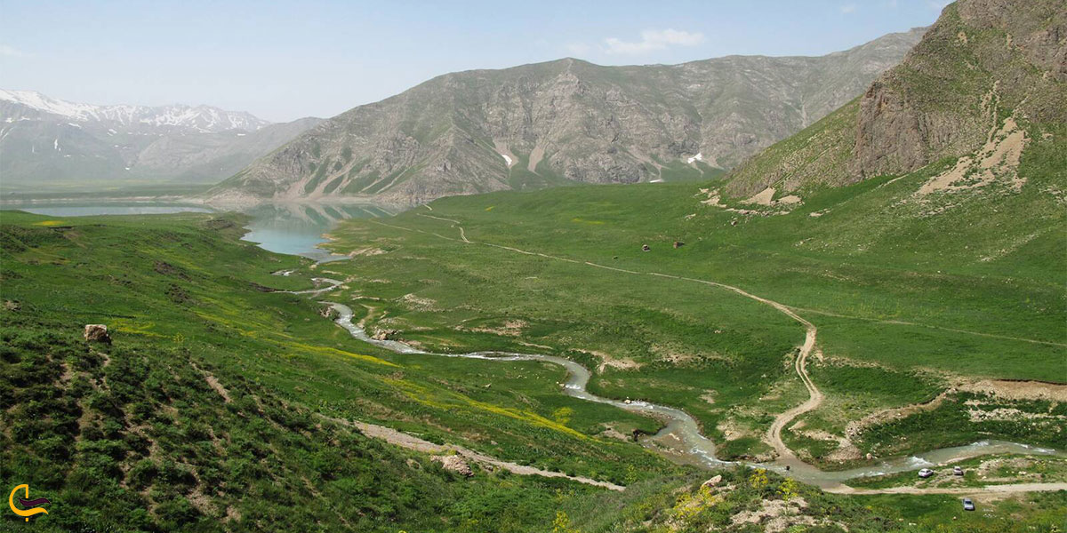 نمایی از دره لار