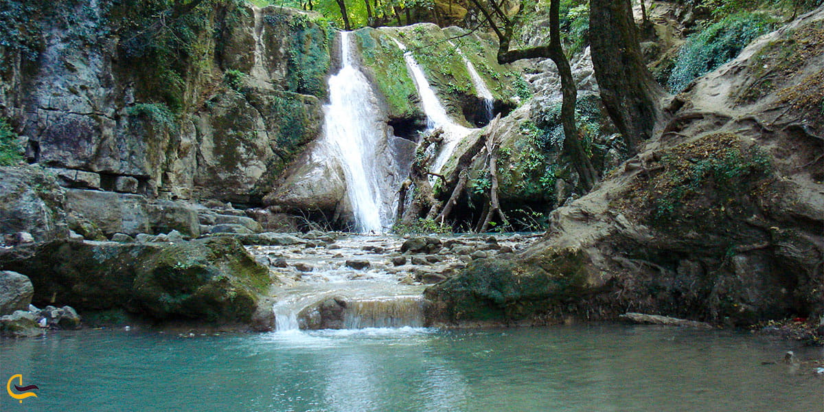 نمایی از آبشار لوه