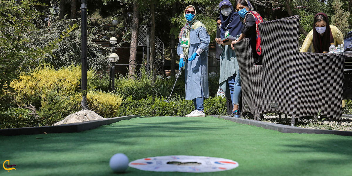 نمایی از مینی گلف انقلاب