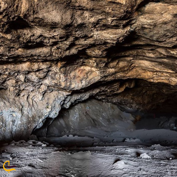 تصویری از داخل غار مغان
