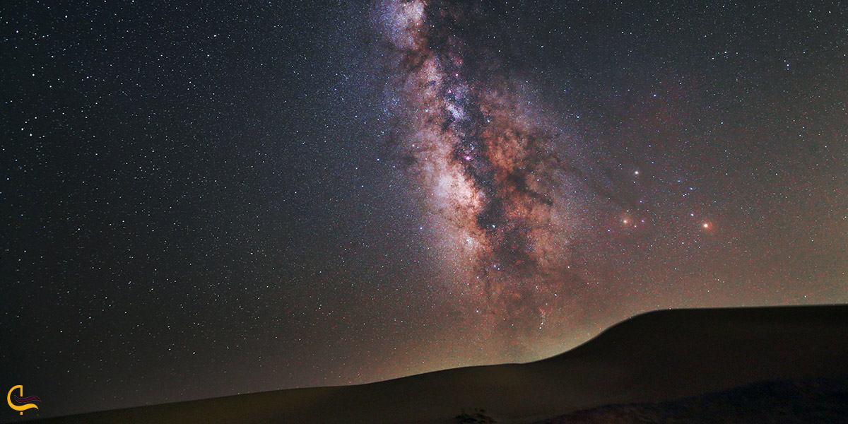 تصویری از کویر در شب