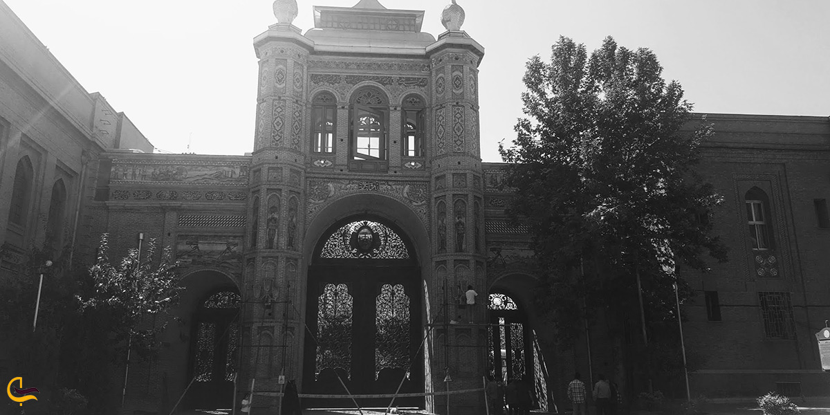 تصویر قدیمی از سردر باغ ملی تهران