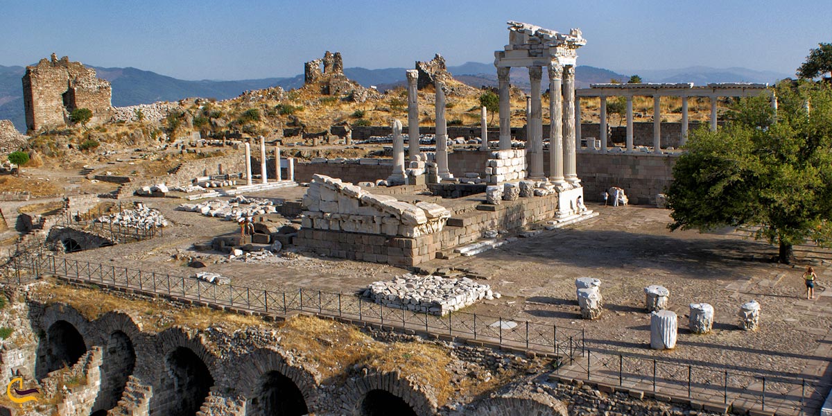 تصویری از بنای تاریخی پرگامون در برگاما