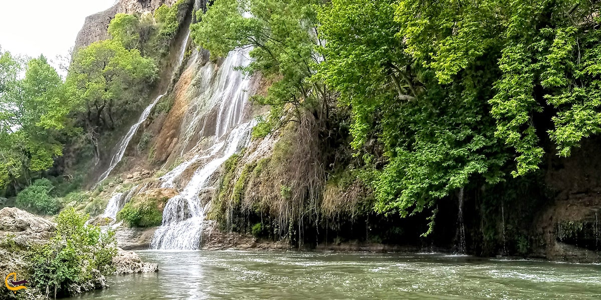 تصویر آبشار بیشه لرستان در فصل تابستان