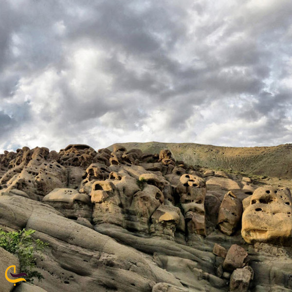 تصویر سنگ های دامنه سنگی روستای وردیج