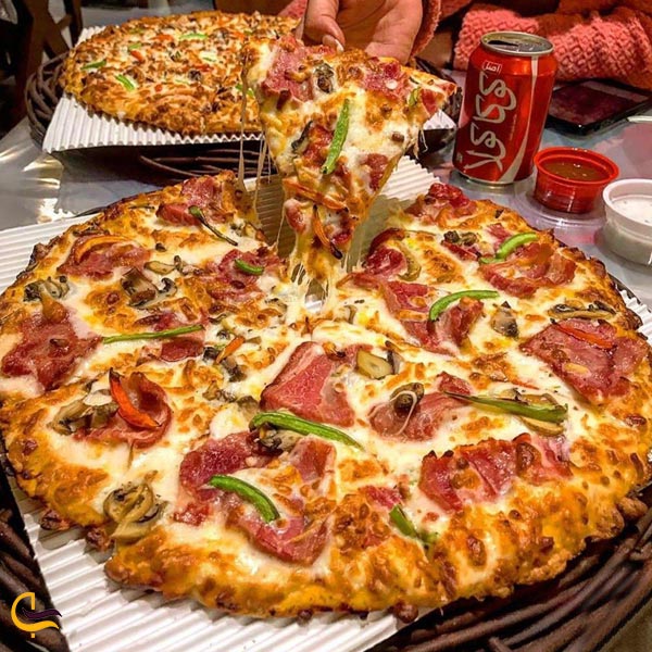 نمایی از پیتزا