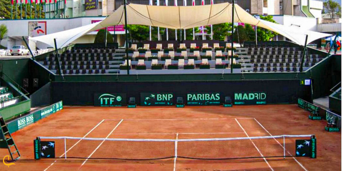 نمایی از زمین تنیس باشگاه انقلاب