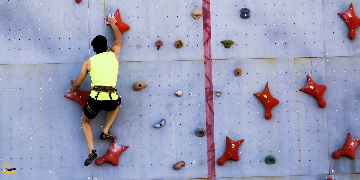 نمایی از صخره نوردی باشگاه انقلاب