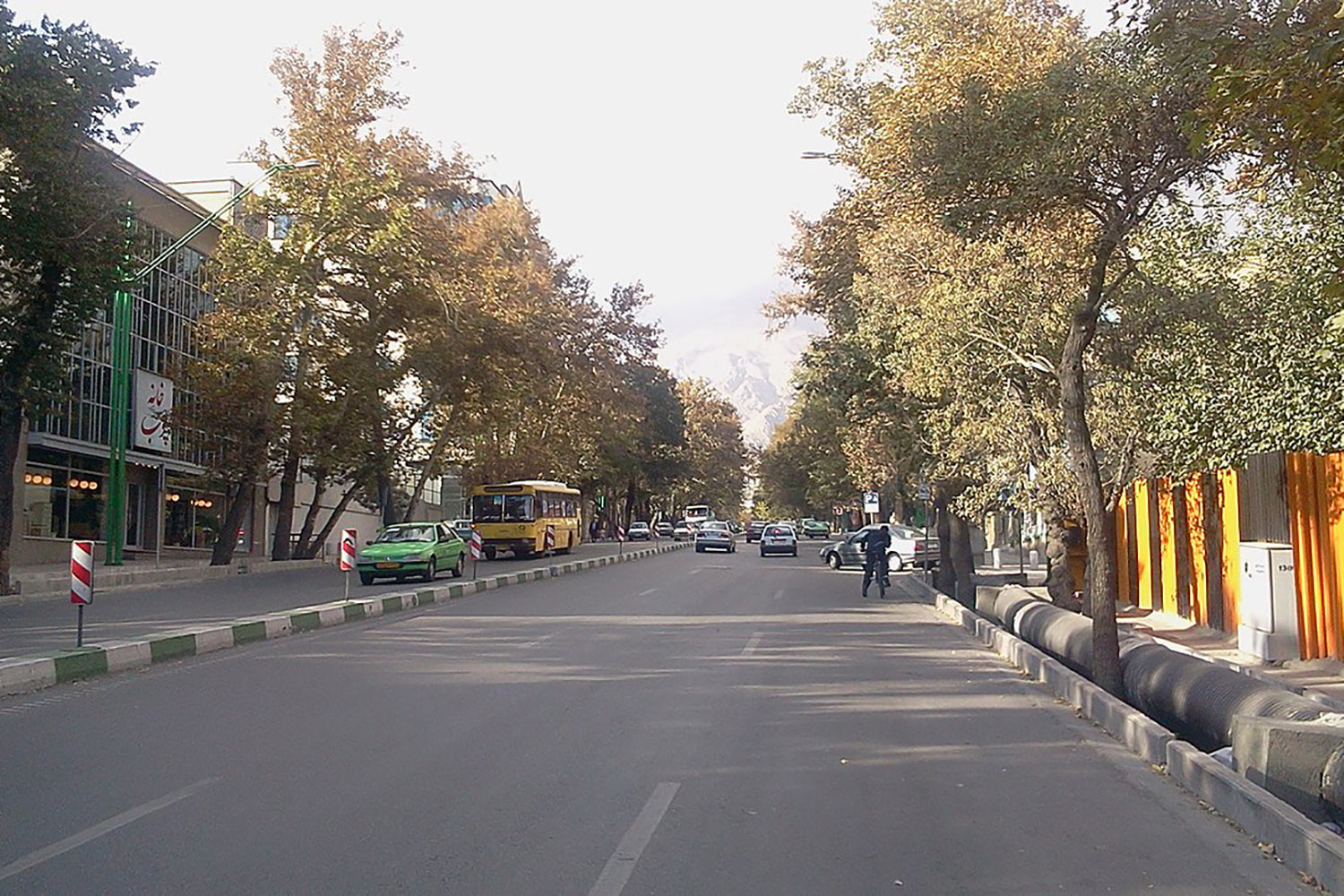 تصویری از خیابان سمیه تهران