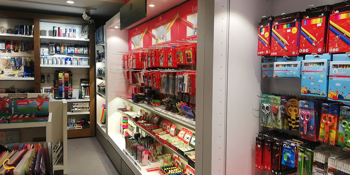 تصویری از بخش لوازم تحریر فروشگاه ردیس کتاب