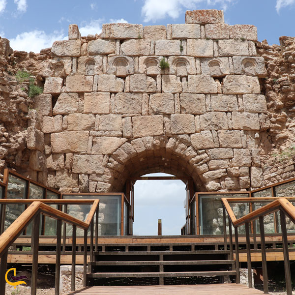 تصویری از بناهای تاریخی تخت سلیمان