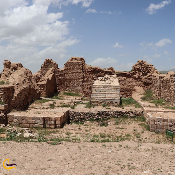 تصویری از بناهای تاریخی تخت سلیمان