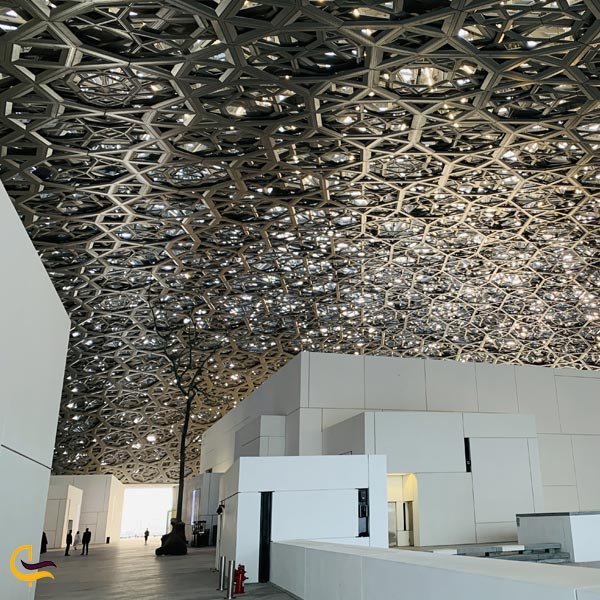 نمایی از داخل موزه لوور ابوظبی دبی