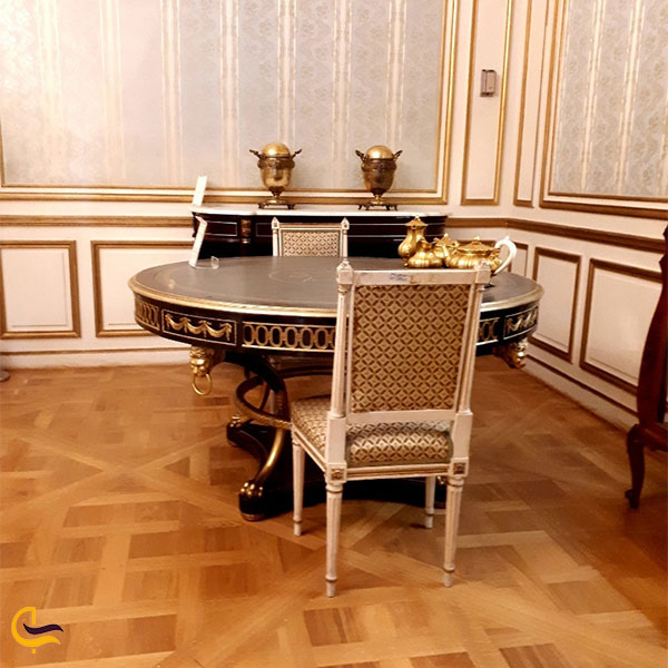 نمایی از فضای داخلی موزه ظروف سلطنتی