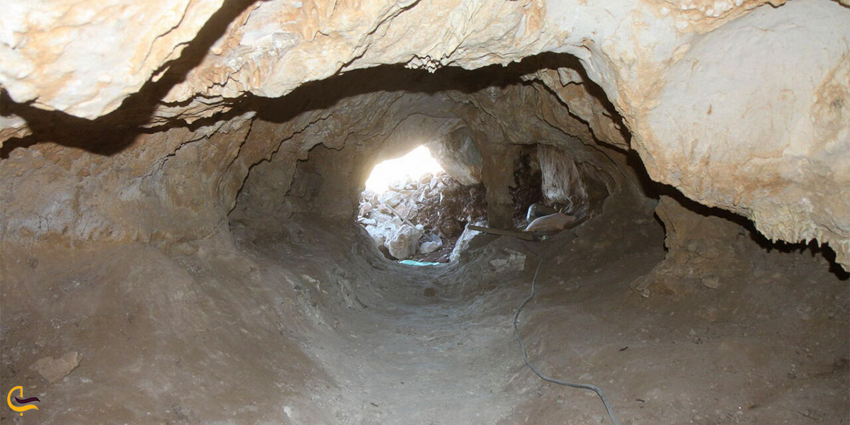نمایی از فضای داخلی غار کافر قلعه