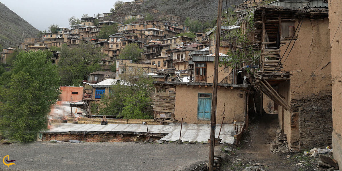 نمایی از کوچه های روستای کنگ