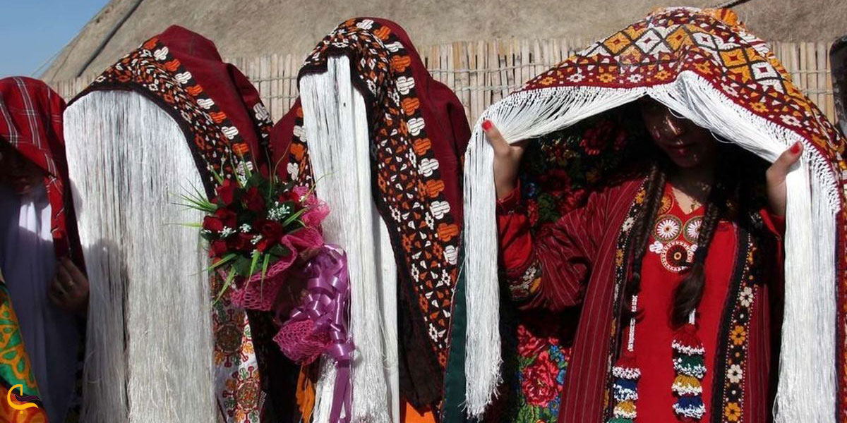 نمایی ازلباسهای سنتی مردم ترکمن صحرا
