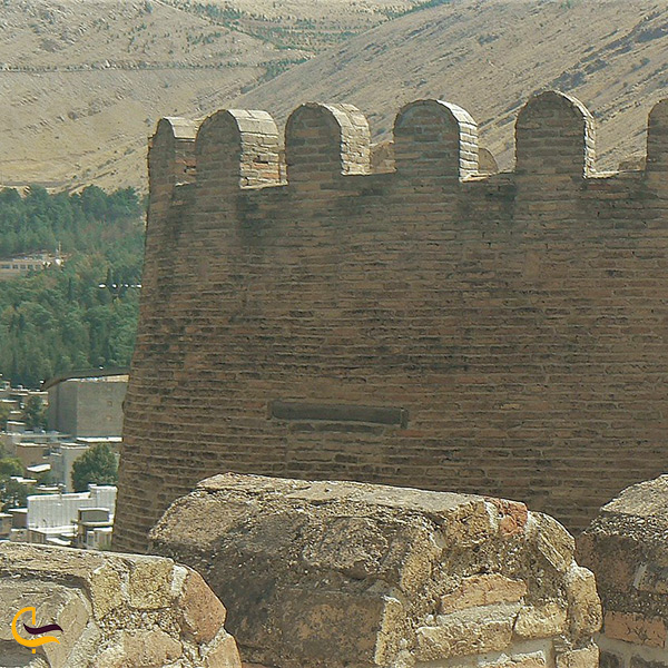 نمای دیوار های قلعه فلک الافلاک