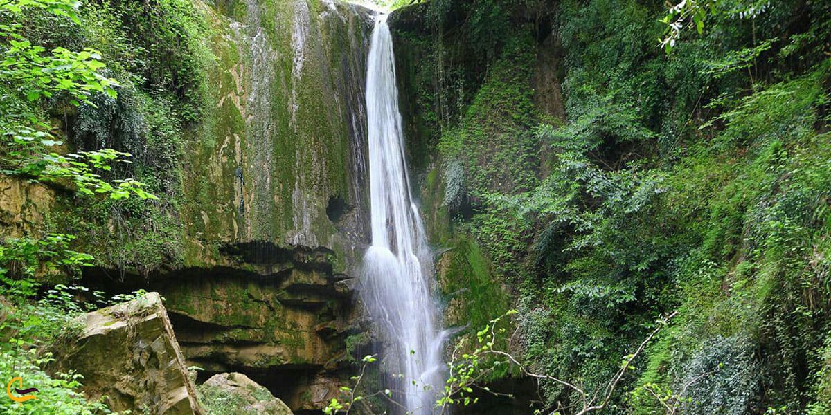 نمایی از آبشار ویسادار