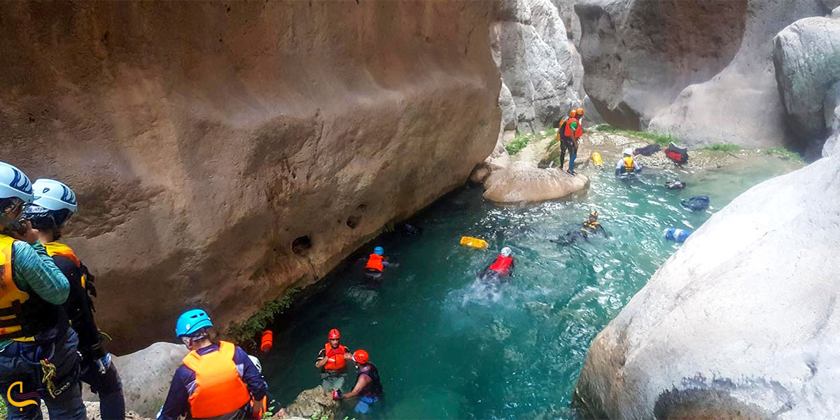 نمایی از پیمودن مسیر تنگه رغز