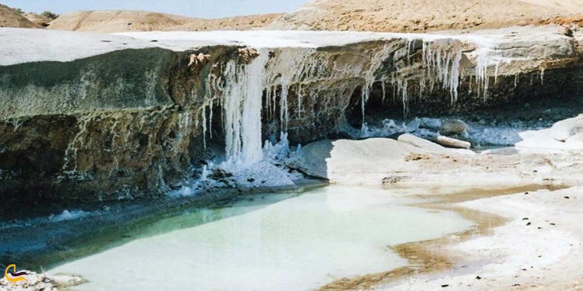 تصویری از آبشار نمکی گرمسار
