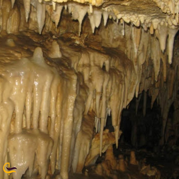 تصویری از غار چشمه باد