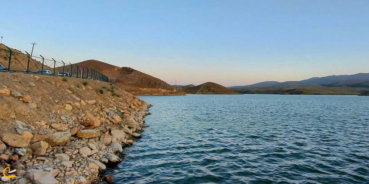 تصویری از دریاچه اکتبان
