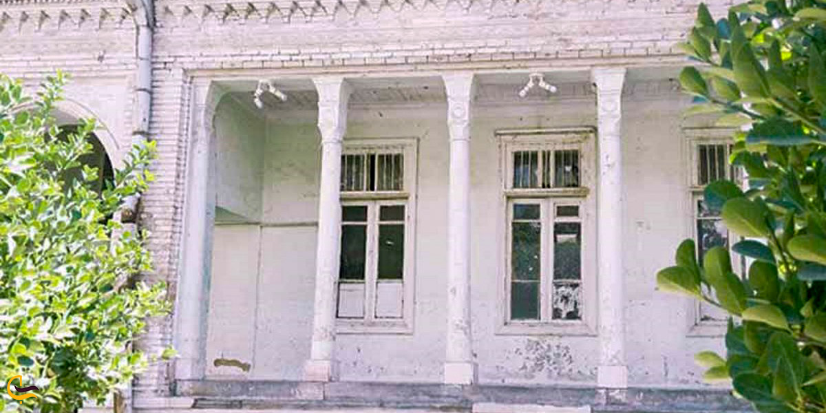 تصویری از پنجره های خانه تاریخی کوزه کنانی مشهد