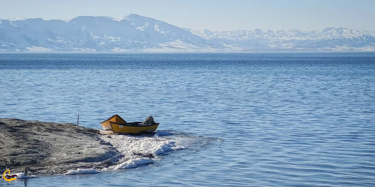 تصویری از آب درایچه ارومیه